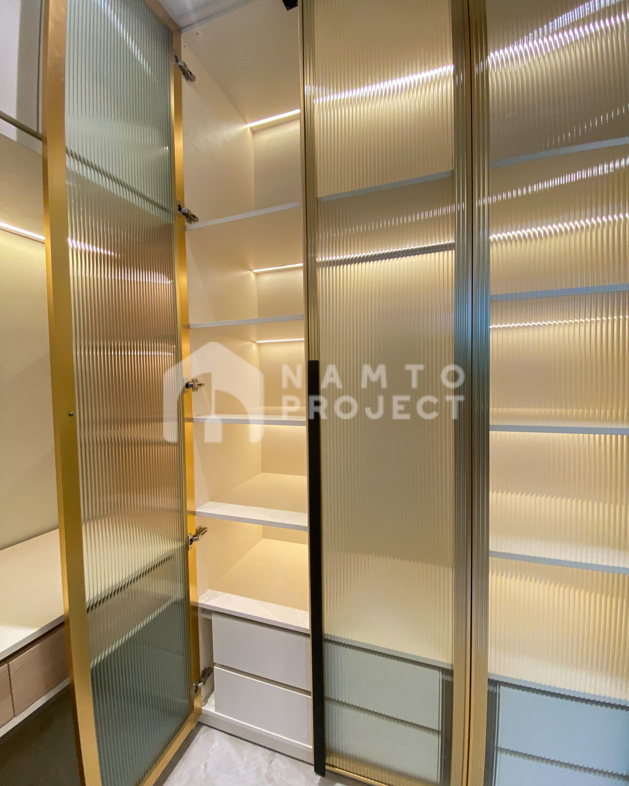 Kamar Master-23-1815